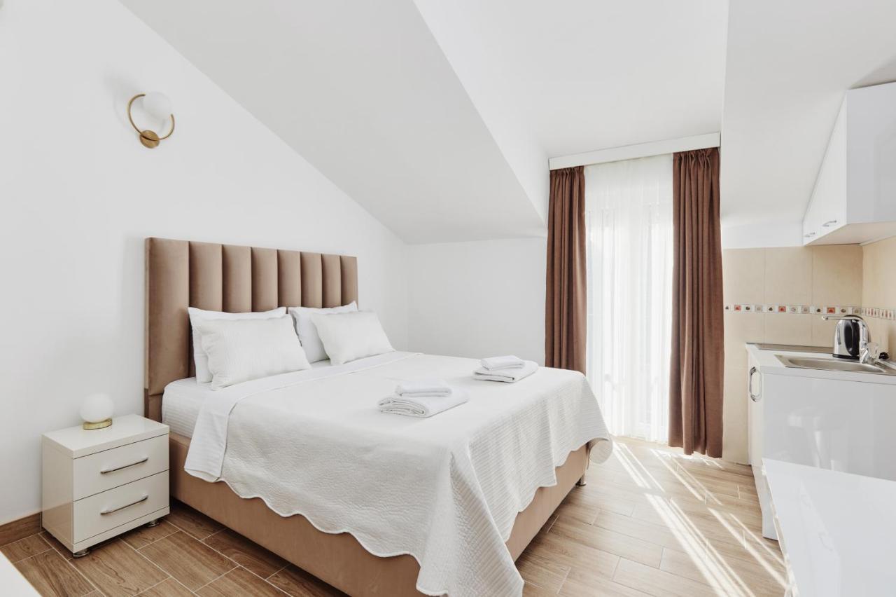 Apartments Rozer โกตอร์ ภายนอก รูปภาพ