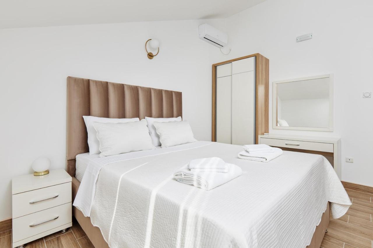Apartments Rozer โกตอร์ ภายนอก รูปภาพ