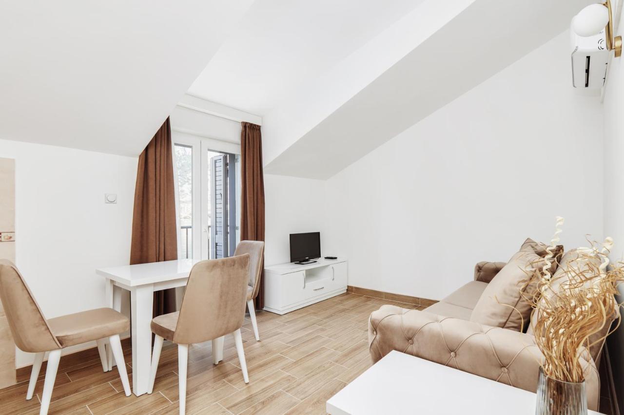 Apartments Rozer โกตอร์ ภายนอก รูปภาพ