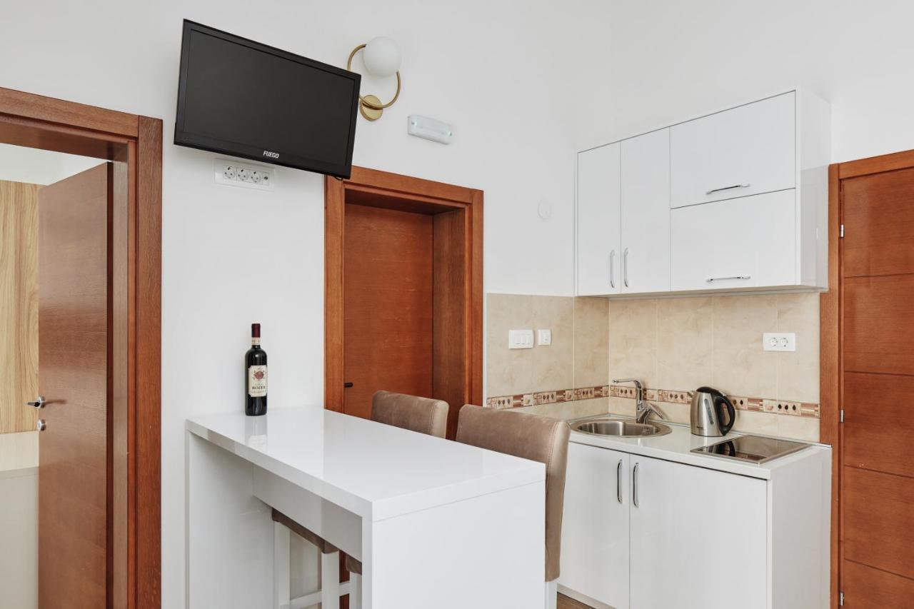 Apartments Rozer โกตอร์ ภายนอก รูปภาพ