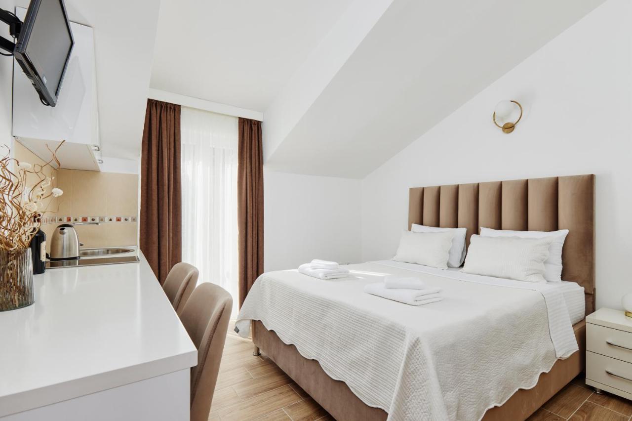 Apartments Rozer โกตอร์ ภายนอก รูปภาพ