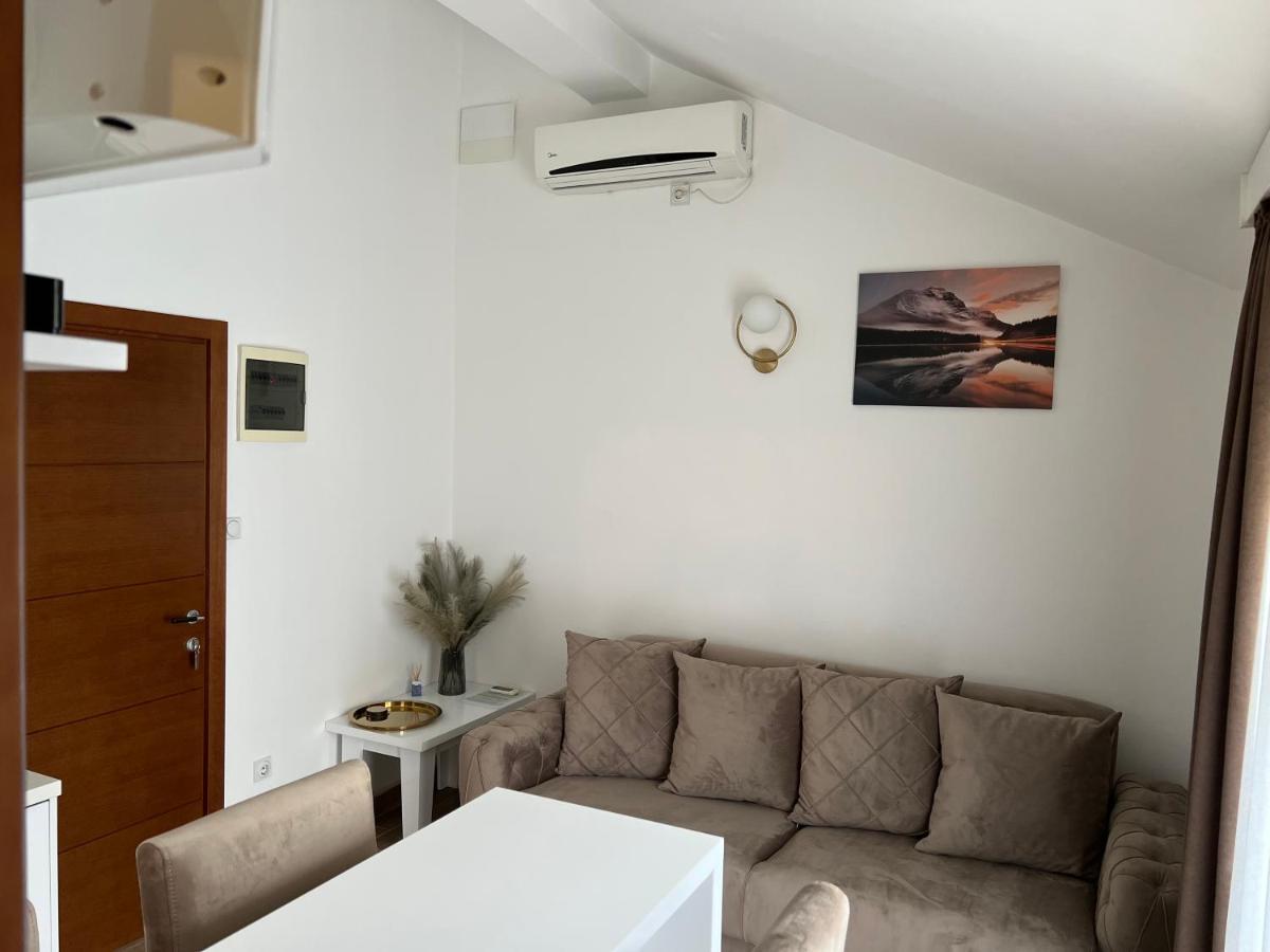 Apartments Rozer โกตอร์ ภายนอก รูปภาพ